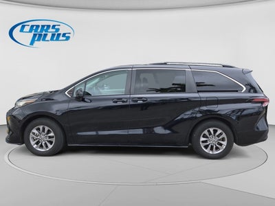 2023 Toyota Sienna LE